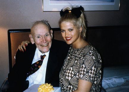 Viata lui Anna Nicole Smith în fotografii este interesantă!