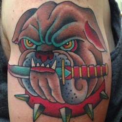 Înțelesul unui tatuaj Bulldog