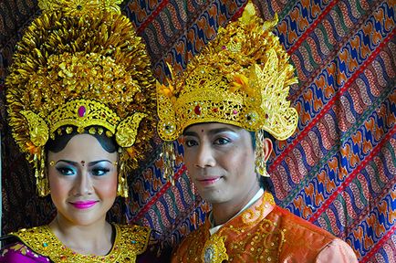 20 de fotografii colorate, care descriu căsătoriți în rochii de mireasă tradiționale diferite