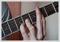 Chord e (E-major) pe chitara degetului cum sa joci