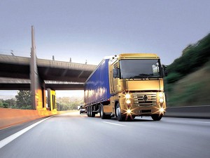 Konténeres szállítás közúti jellemzői, előnyei és hátrányai
