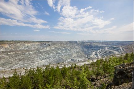 Баженовскій азбестовий кар'єр - рудники Уралу