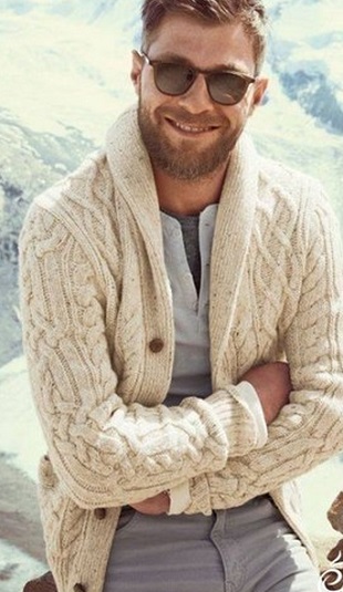 Pulover alb pentru bărbați cu ace de tricotat și descriere
