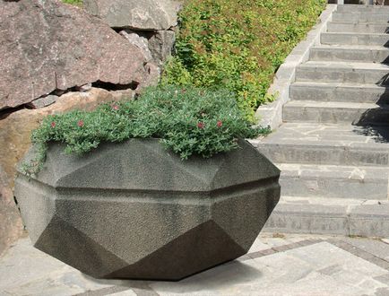 Блог про ремонт - гранітна ваза і кам'яні сходи в інтер'єрі
