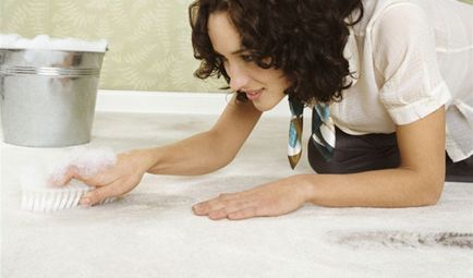 Чим чистити ковролін безпечним для малюка, мітки відчищати, килим