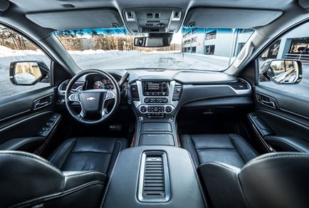 Chevrolet Tahoe nagy, fekete, szörnyű (utolsó) Chevrolet Tahoe nagy, fekete, ijesztő