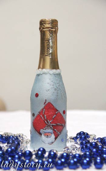 Декупаж новорічних пляшок шампанського листівка від Діда Мороза