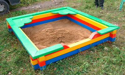 Loc de joacă pentru copii din materiale improvizate, idei despre cum să decorezi site-ul