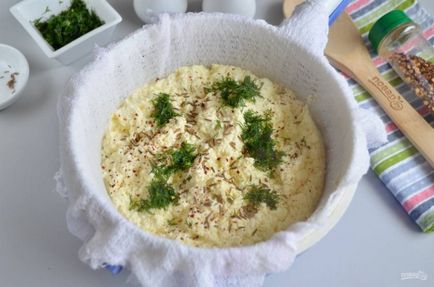 Домашній сир із зеленню і кмином - покроковий рецепт з фото на