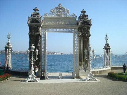 Палац Долмабахче в Стамбулі