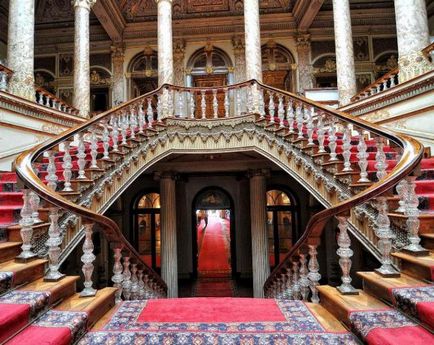 Palatul Dolmabahche din Istanbul