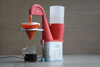 Masina de cafea electrica cu maini proprii