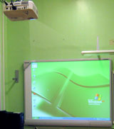 Elektronikus interaktív tábla az oktatás panaboard