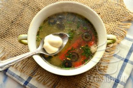 Supa europeană de pui cu măsline - rețetă cu o fotografie
