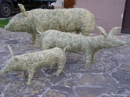 Фігурки тварин із сіна-соломи