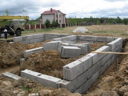 Fundația pentru o casă de gaz-silicat blocuri cum să consolideze o cărămidă, cabana veche, existente