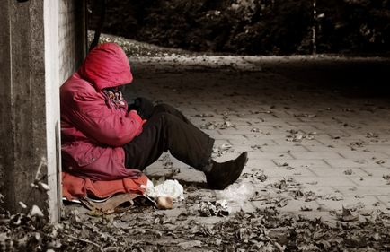 Arról, hogy hogyan segít a hajléktalan férfi, város, időtúllépés