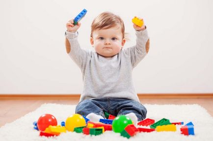 Cum să înveți un copil să joace independent este necesar sau important