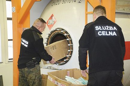 Mivel az illegális cigaretták mozgatott át a fehérorosz-lengyel kordon (kilenc millió csomag) Mivel az illegális cigaretták mozgatott át a fehérorosz-lengyel kordon