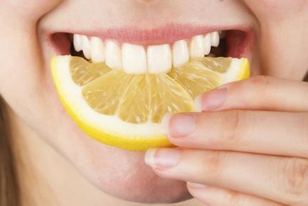 Hogyan fehéríti a fogakat otthon