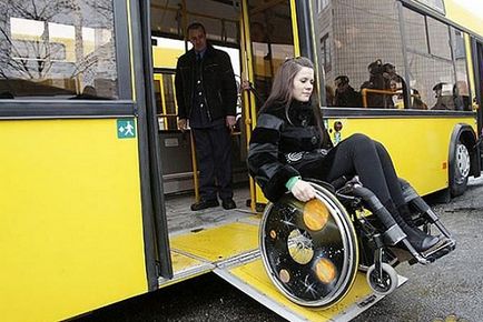 Cum să transportați un scaun cu rotile cu handicap într-un avion, trenul, transportul copiilor cu dizabilități