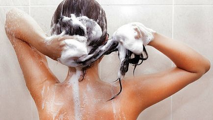 Як правильно мити волосся на голові шампунем - поради і правила