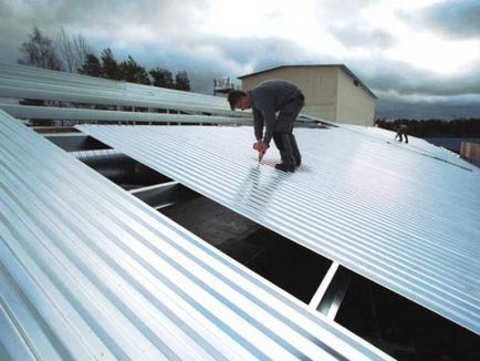 Cum să acoperiți acoperișul cu o placă ondulată cu propriile mâini video despre acoperiș