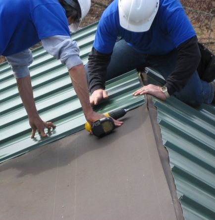 Cum să acoperiți acoperișul cu o placă ondulată cu propriile mâini video despre acoperiș