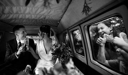 Cum pot fi folosite tehnicile de fotografiere stradală într-o fotografie de nuntă