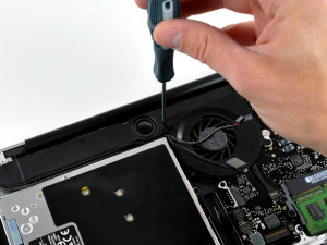 Як розібрати ноутбук apple macbook pro unibody 13 
