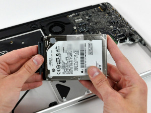 Cum de a dezasambla un laptop Apple macbook pro unibody 13 