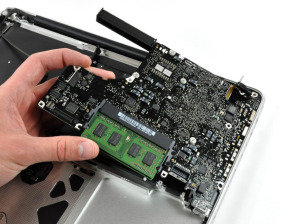 Cum de a dezasambla un laptop Apple macbook pro unibody 13 