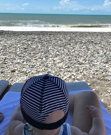 Xenia Sobchak a arătat cum se odihnește cu fiul ei Platon din Sochi, salut! Rusia