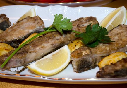 Ladushka Fekete-tengeri lepényhal (rombuszhal), vágás és a hagyományos sütés