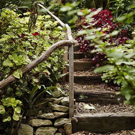 A lépcső a kertben saját kezűleg