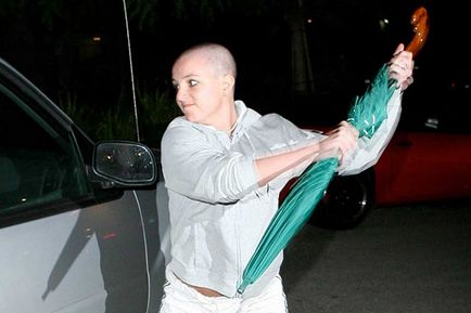 Bald Britney spears și nude kate Middleton - fotografie legendarul paparazzi, revista cosmopolită
