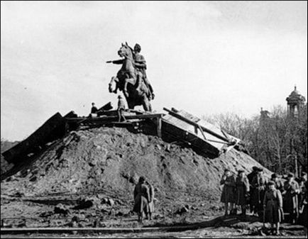 Călăul de bronz (Etienne-Maurice Falcone)