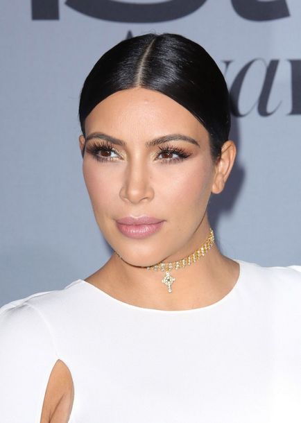 Pe exemplul kim kardashian cum să devii o blondă la modă