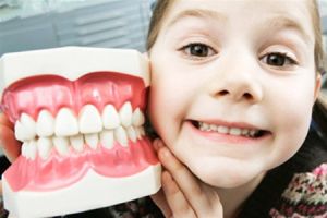 O mușcătură greșită la un copil și dinții strâmbați la un copil ce să facă în cazul în care dintele crește în mod greșit