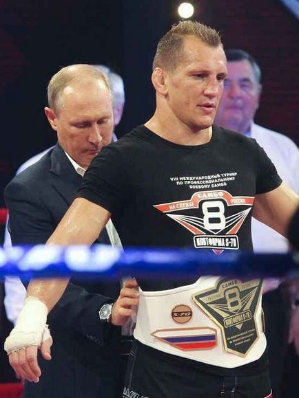 Pe timp de noapte și în timpul căldurii, luptătorul Vasilevsky la îndemnat pe Putin să intre în sport, box