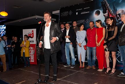 Oksana Fandera și Filipp Yankovsky au sprijinit fiul lui Ivan la premiera filmului - gardieni de noapte, salut!