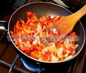 Пасерування овочів і борошна для супу