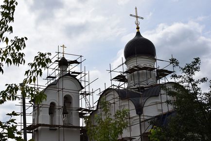 Переделкінского кладовищі і резиденція патріарха