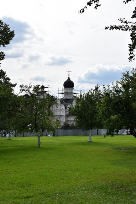 Переделкінского кладовищі і резиденція патріарха