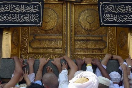 De ce este acest loc lângă ușa aurie a Kaaba, așa apreciată de pelerini