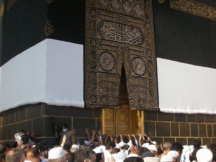 De ce este acest loc lângă ușa aurie a Kaaba, așa apreciată de pelerini