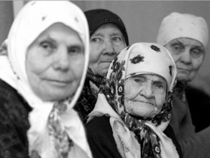 Майже сліпий Карпинської пенсіонерці на операцію потрібні 19 тисяч рублів