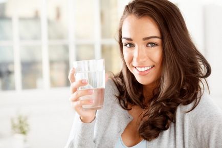 Proprietăți utile ale unui pahar de apă pe stomacul gol