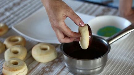 Donuts în glazură de ciocolată glazură pas cu pas video-rețetă video