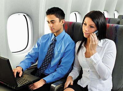 Feltételek közlekedési eszközök a repülőgép fedélzetén hogy lehetséges-e használni a telefont, vagy készítsen egy laptop